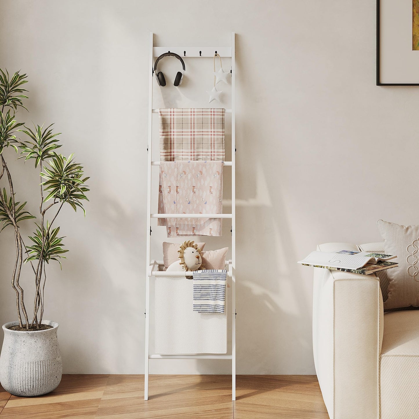 Bamboo Blanket Ladder with Basket, 5-Tier Quilt Rack Stand with 4 Hooks & Storage Hamper for Living Room Bathroom, Wall Leaning Decorative Ladder Shelf for Blankets Display (White)